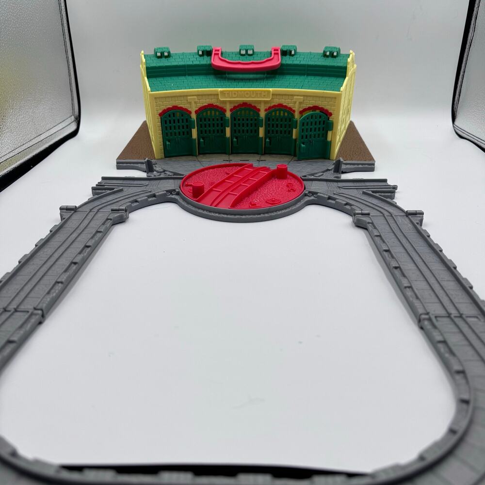 Fisher-Price Thomas & Friends Take-n-Play Folding Tidmouth Sheds Portable Set - Picture 8 of 12
